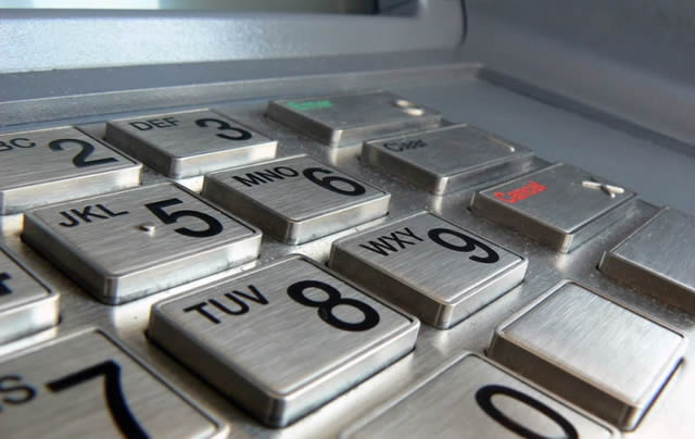 Вирус Tyupkin заражает банкоматы и позволяет получать деньги без карты