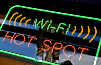 Иллюстрация к записи «8 правил, которые помогут защитить свои данные в публичных сетях Wi-Fi»