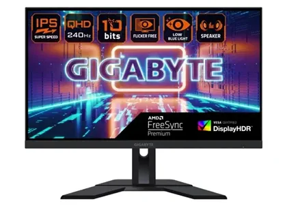 Игровой монитор Gigabyte M27Q X (27 дюймов) с IPS-матрицей, разрешением QHD (2560x1440) и частотой обновления 240 Гц. На экране отображены ключевые характеристики: поддержка AMD FreeSync Premium, DisplayHDR, функции Flicker Free и Low Blue Light, а также наличие встроенных динамиков
