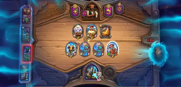 Игровой интерфейс «Hearthstone: Поля сражений» — на столе размещены карты с персонажами и существами, вверху портрет героя, слева рука игрока с картами, справа таймер (10 секунд) и аватар противника в магическом облаке