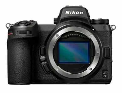 На изображении представлена беззеркальная камера Nikon Z7 II Body в чёрном корпусе. Видна передняя часть камеры с открытым байонетом для крепления объектива. В верхней части отчётливо виден логотип «Nikon», в правом нижнем углу обозначена модель «Z7 II»