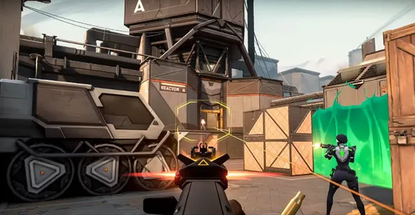 На изображении показан игровой момент из Valorant — тактического шутера от первого лица от Riot Games