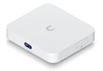 Компактный облачный шлюз Ubiquiti Cloud Gateway Max с поддержкой более 30 устройств UniFi и более 300 клиентов