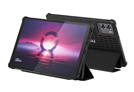 На изображении представлен планшет Lenovo Legion Y700 (2025) в защитном чехле-книжке