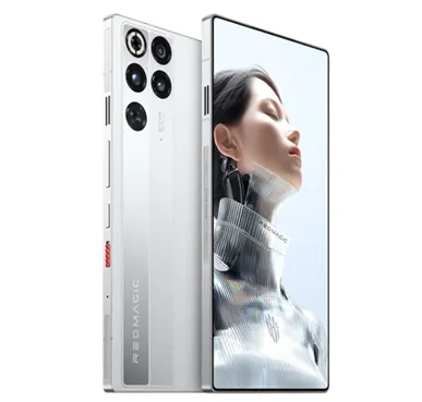 На изображении представлен смартфон RedMagic 11 Pro в серебристом исполнении