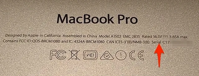 Серийный номер MacBook Pro на обратной стороне