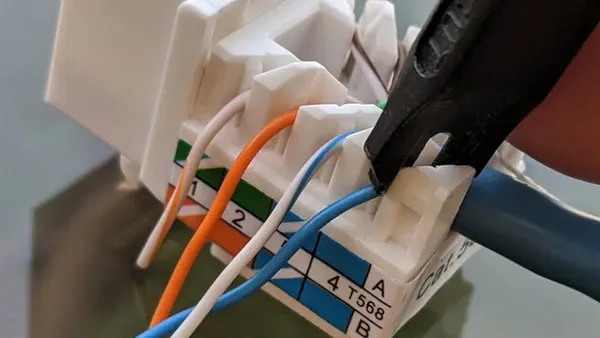 Обрезка провода при подключении к коннектору