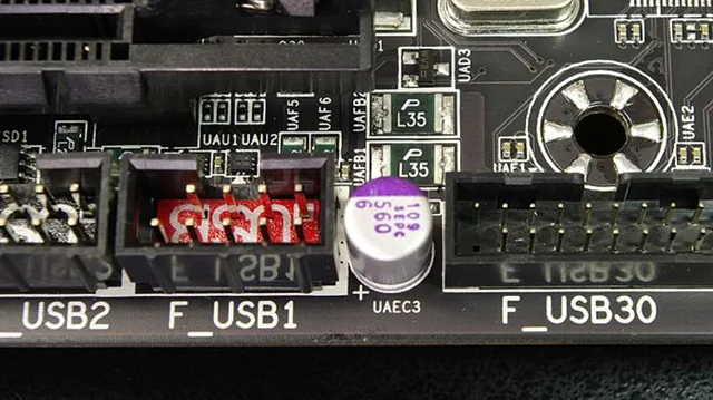 Разъёмы для подключения USB 2 и USB 3 на материнской плате