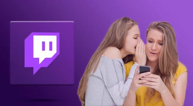 Девушка шепчет на ухо подруге при просмотре стрима на Twitch