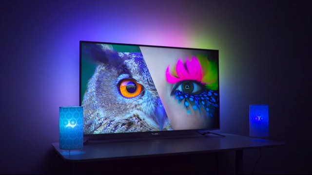 Яркая и красочная подсветка стены в телевизоре с функцией Ambilight