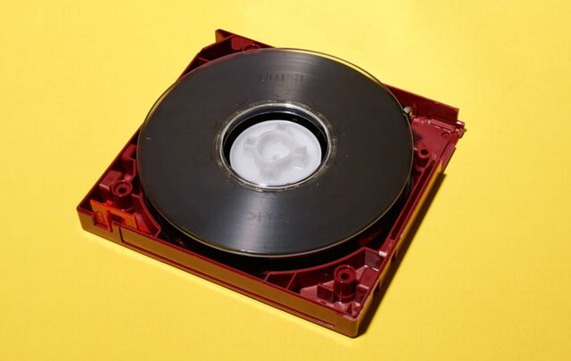 Современный ленточный картридж Linear Tape-Open состоит из одного барабана